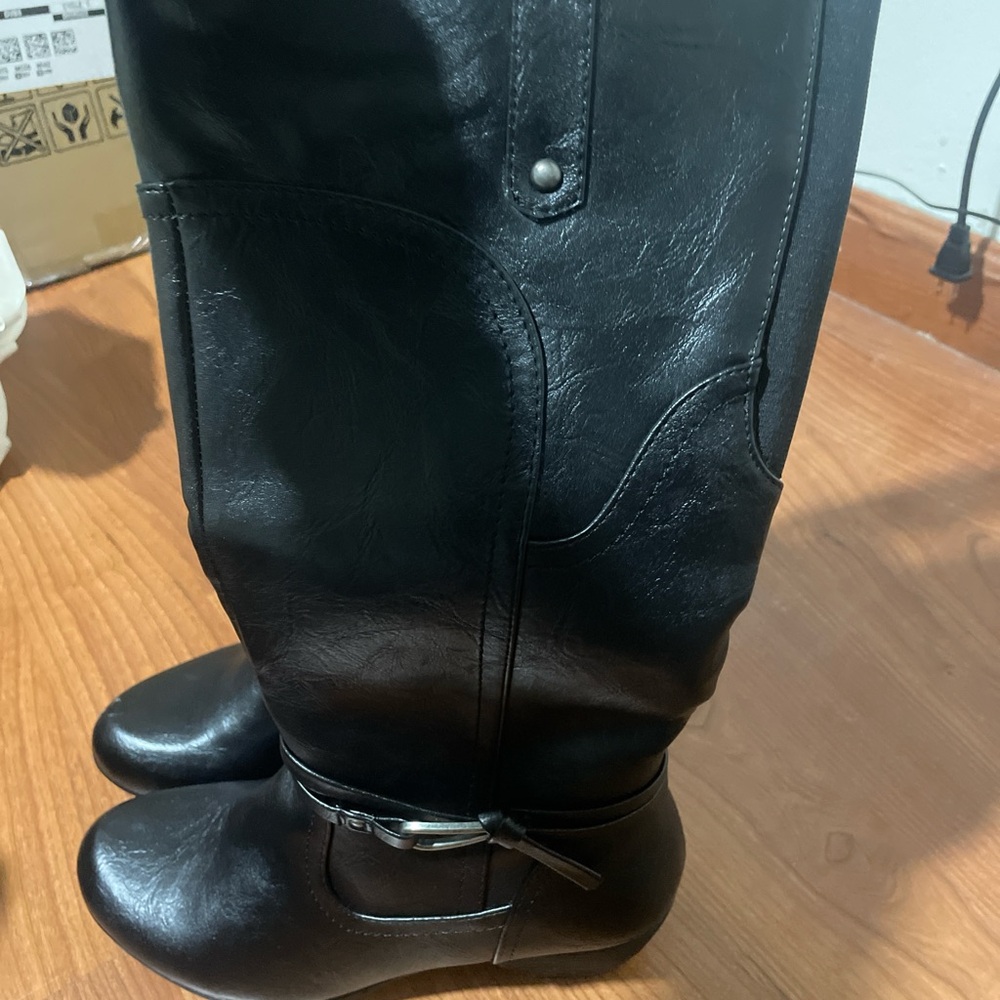 black boots super cute